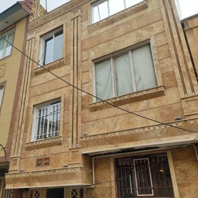                                             خونه تمیز بازسازی شده 30مترفاصله با خیابان اصلی
                                                                                منزل ویلایی
                                        در توحید قم