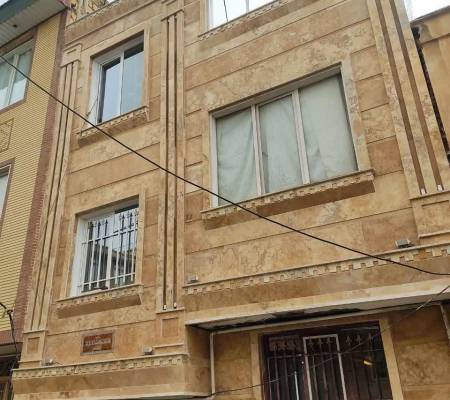                                             خونه تمیز بازسازی شده 30مترفاصله با خیابان اصلی
                                                                                منزل ویلایی
                                        در توحید قم