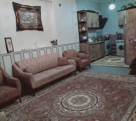                                             خانه ی نقلی
                                                                                منزل ویلایی
                                        در شهید بهشتی قم