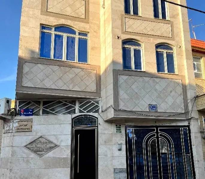 خانه ویلایی دو طبقه مجزا
