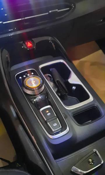معاوضه یک دستگاه خودرو شاسی صفر kmcبا منزل