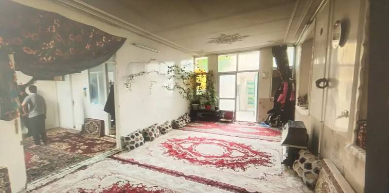 خانه همکف و بالا  نزدیک خیابان