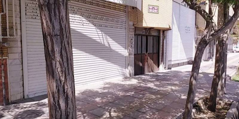 فروش منزل مسکونی همراه با مغازه
