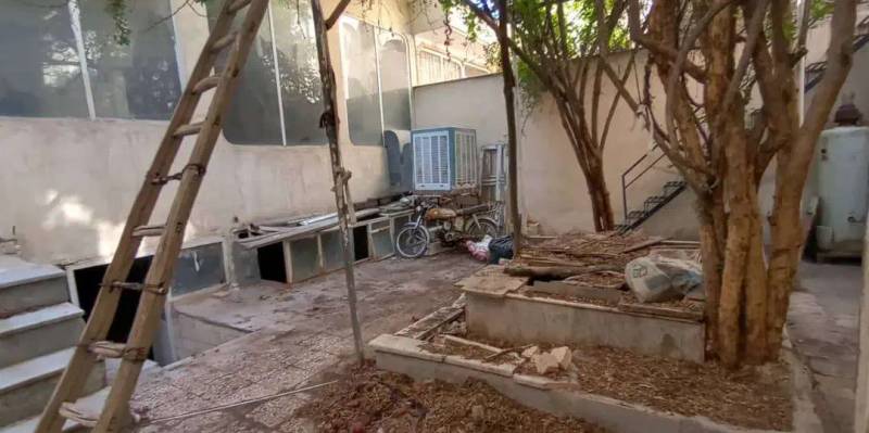منزل حیاط دار قدیمی - 230متر زمین در 2 طبقه