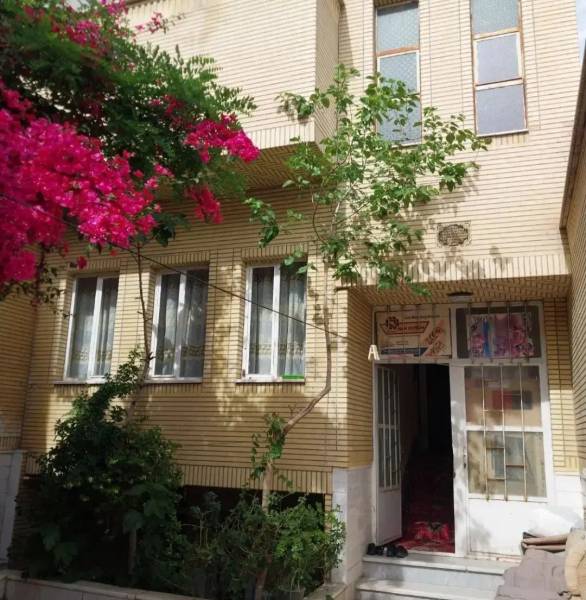 ویلایی۱۵۳متری*نزدیک حرم* مناسب۲خانواده