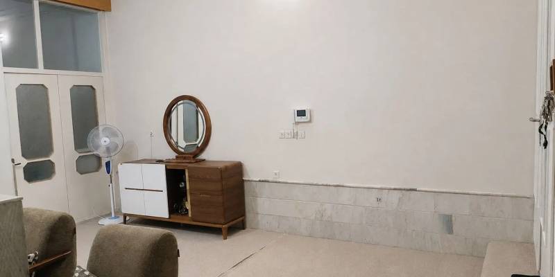 110 متر شمالی عطاران زیر همکف