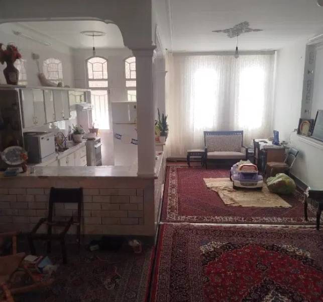 خانه دو طبقه و نیم