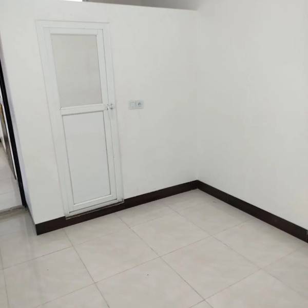 آپارتمانی طبقه دوم بالای مغازه
