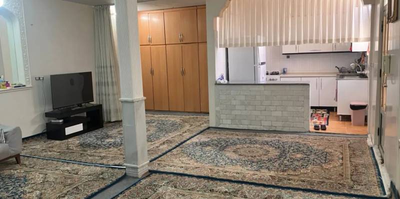 منزل ۳طبقه بایک باب مغازه
