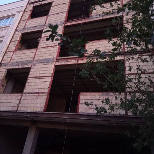 آپارتمان ۳طبقه نیمه کاره