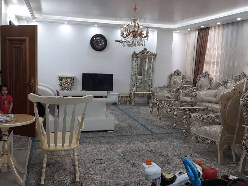 خانه مسکونی دارای ۵۰ متر تجاری