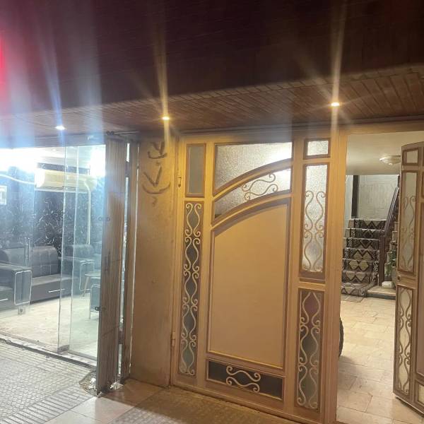 خانه ویلایی سه طبقه با مغازه
