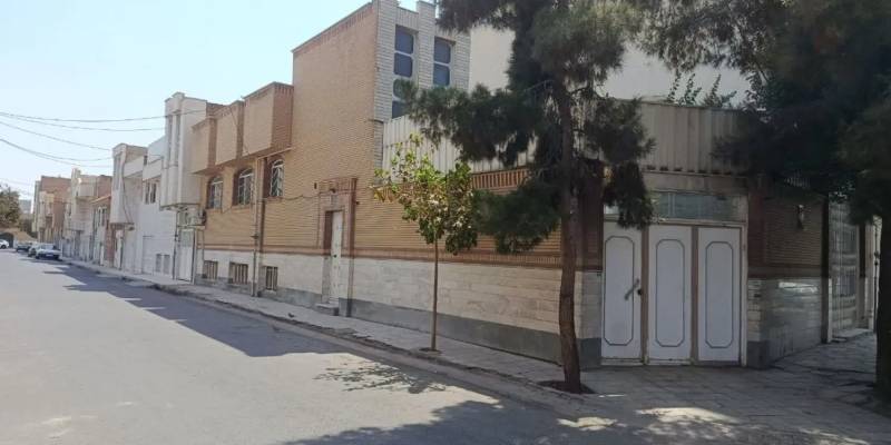 ۲۰۰متر منزل مسکونی دو بر ۶دانگ