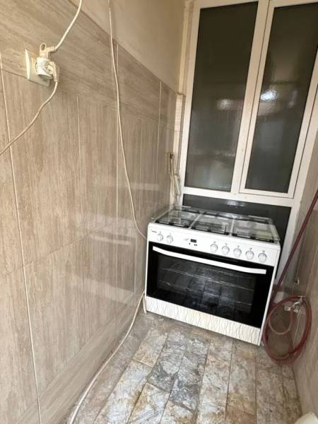 واحد حافظ 4 بدون خرج با پارکینگ درب مجزا