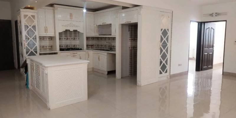 آپارتمان ۹۵ متری شیک و تر و تمیز