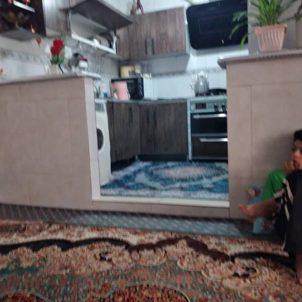 خانه پشت قواره فروشی عروسک
