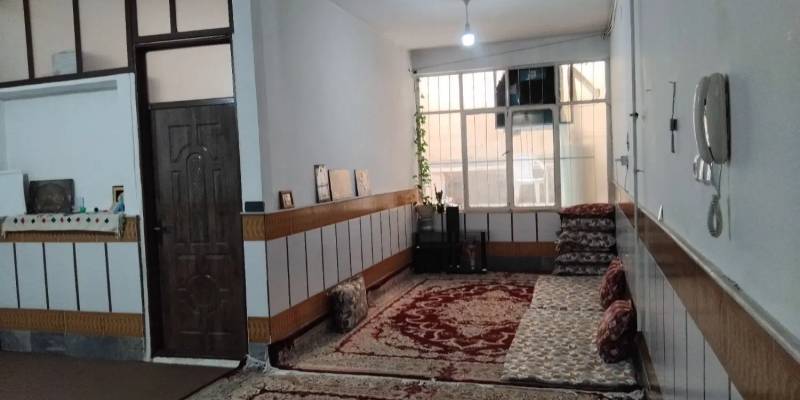 زیر زمین راه جدا وحیاط دار