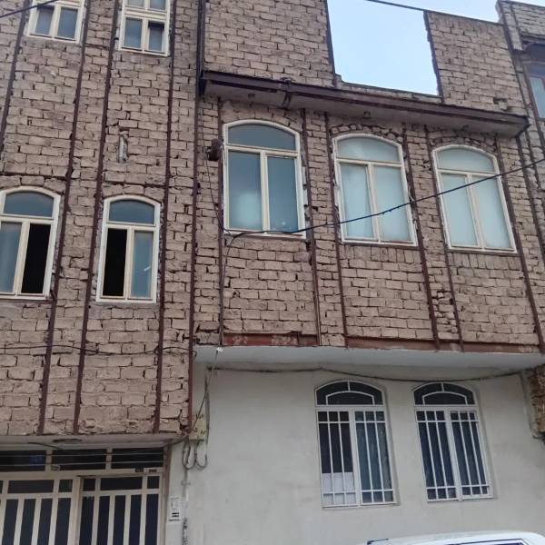 خانه ۱۴۰ متر فروشی