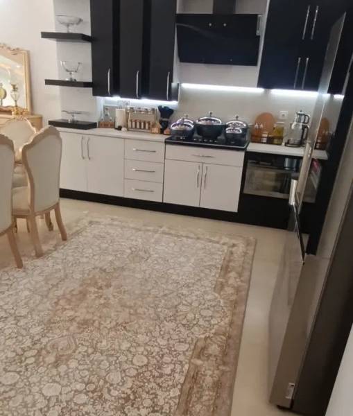 دو طبقه روی پیلوت ۱۶۰ متری