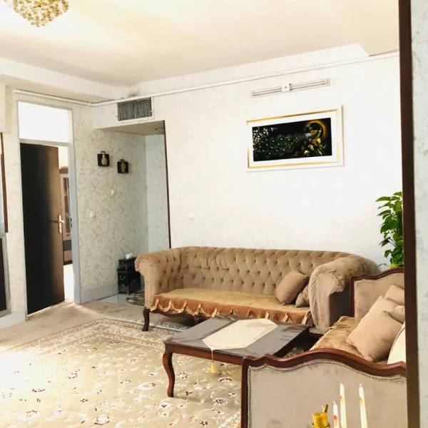 واحد ۸۰ متری ۲ خوابه شیک و تمیز