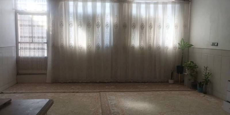 سه طبقه ویلایی در خیابان ۱۲متری نوبنیاد